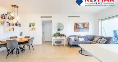 Apartamento 5 habitaciones en Hadera, Israel