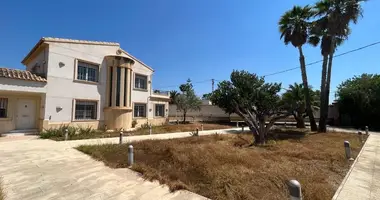 5 bedroom house in Crevillent, Spain