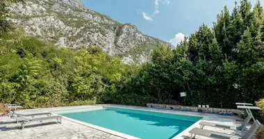 Apartamento 4 habitaciones en Dobrota, Montenegro