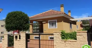 Villa  con Jardín, con piscina pública en la Romana, España