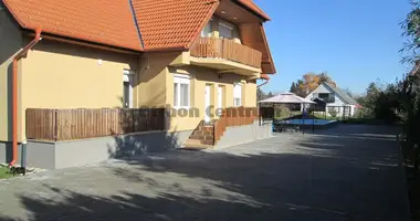 Haus 12 Zimmer in Balatonboglar, Ungarn