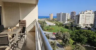 Mieszkanie 3 pokoi w Alicante, Hiszpania