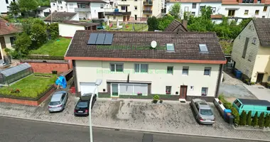 Mieszkanie 6 pokojów w Dellfeld, Niemcy