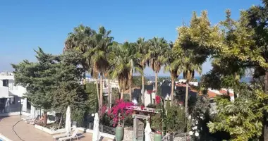 Villa  mit Parkplatz, mit Möbliert, mit Terrasse in Karavas, Nordzypern