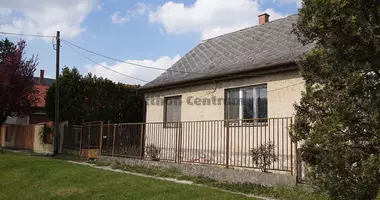 2 room house in Isztimer, Hungary