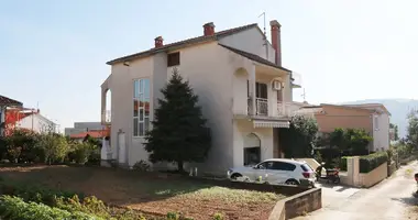Villa 5 bedrooms in All countries