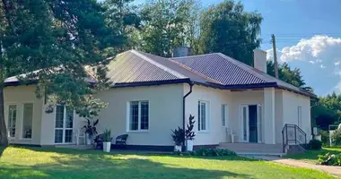 Dom w Karaniouski siel ski Saviet, Białoruś