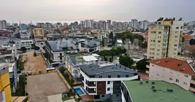 Penthouse 4 chambres avec Fenêtres double vitrage, avec Balcon, avec Meublesd dans Muratpasa, Turquie