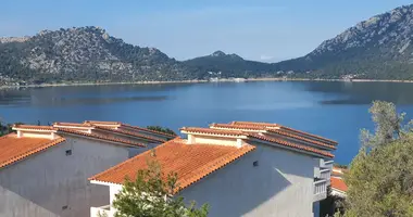 Reihenhaus 28 Zimmer mit Balkon, mit Meerblick, mit Bergblick in Municipality of Loutraki and Agioi Theodoroi, Griechenland