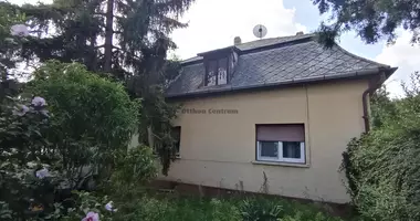 5 room house in Gyoemro, Hungary