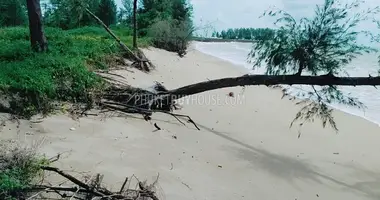Участок земли в Khuekkhak, Таиланд
