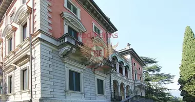 Apartamento 5 habitaciones en Griante, Italia