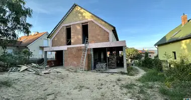 4 room house in Pilisvoeroesvar, Hungary