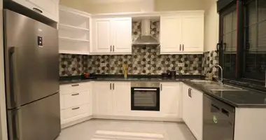 Apartamenty wielopoziomowe 4 pokoi w Degirmendere, Turcja