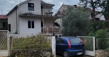 4 bedroom house in Dobra Voda, Montenegro