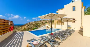 Вилла 4 комнаты  с видом на море, с бассейном, на первой береговой линии в Пейя, Кипр