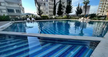Apartamento 2 habitaciones con aparcamiento, con la piscina, con sistema de vigilancia de seguridad en Erdemli, Turquía