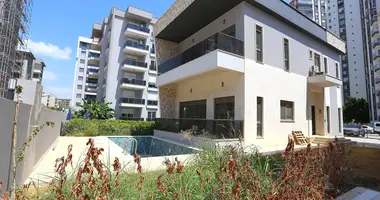 Villa 4 bedrooms in Aksu, Turkey