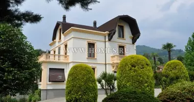 Villa 4 bedrooms with Garden, with Yes, with Lake view in Italy