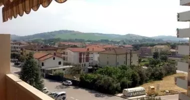 Mieszkanie 3 pokoi w Terni, Włochy