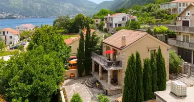 Casa 3 habitaciones en Prcanj, Montenegro