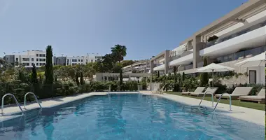 3 bedroom apartment in Estepona, Spain