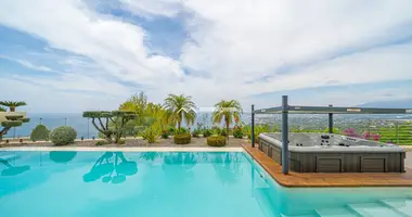 Villa  con Terraza, con Patio, con Garaje en Altea, España