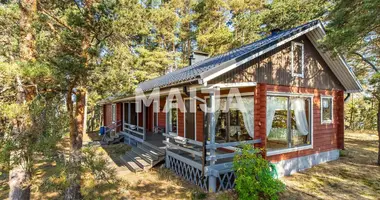 Cottage 4 bedrooms in Kotkan-Haminan seutukunta, Finland