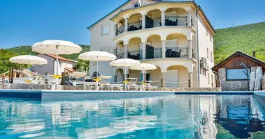 House 10 bedrooms in Sveti Juraj, Croatia