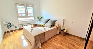 4 bedroom apartment in Oviedo, Spain