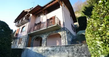 Villa  mit Parkplatz, mit Balkon, mit Terrasse in Menaggio, Italien