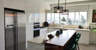 Apartamento 5 habitaciones en Bat Yam, Israel