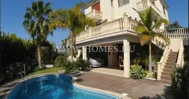 Villa 3 000 bedrooms with Furnitured, with Air conditioner, with Garden in Limassol District, Cyprus