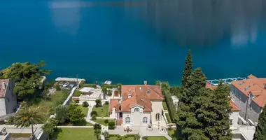 Villa 8 rooms on the waterfront in Kotor, Montenegro