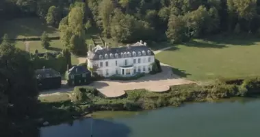 Castle 10 bedrooms in Fontainebleau, France