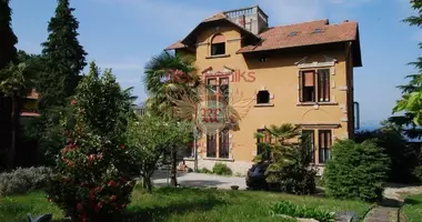 Villa 6 habitaciones en Ranco, Italia