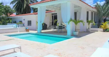 5 bedroom villa with Furnitured, with Air conditioner, with Swimming pool in La Romana, Dominican Republic