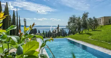 Villa 7 habitaciones con Veranda en Gardone Riviera, Italia