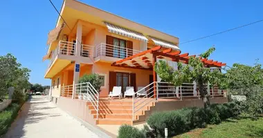 Villa  mit Möbliert, mit Garage in Kroatien