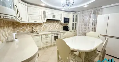 Apartamento 3 habitaciones en Minsk, Bielorrusia