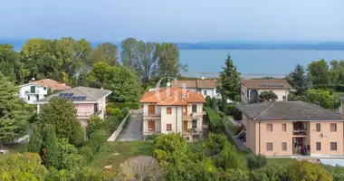 Villa 13 Zimmer mit Veranda, mit Straße, mit ausgestattet für behinderte in Peschiera del Garda, Italien
