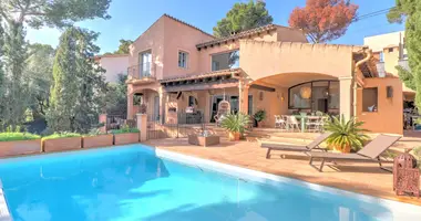Zamek 3 pokoi w Santa Ponsa, Hiszpania