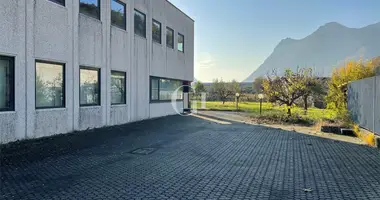 Warehouse 849 m² in Carlazzo, Italy