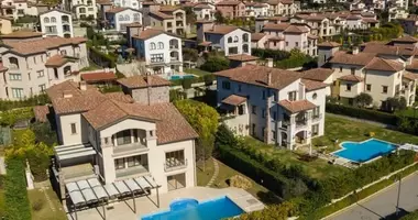 Квартира 4 спальни в большом городе в Турция
