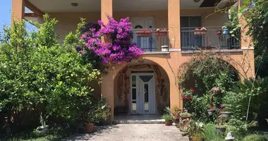 4 bedroom house in Burtaisi, Montenegro