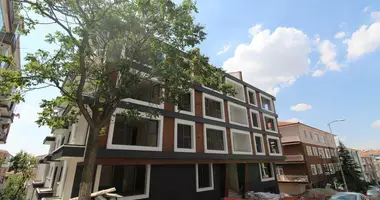 Apartamento 2 habitaciones con balcón, con estacionamiento, con con reparación en Cankaya, Turquía