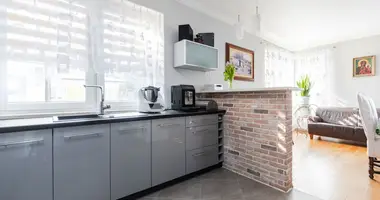 Apartamento 3 habitaciones en Marki, Polonia