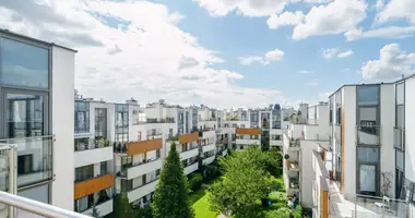 Mieszkanie 4 pokoi w Warszawa, Polska