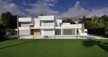 4 bedroom house in Ayios Tychonas, Cyprus