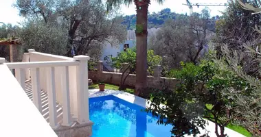 Villa 6 bedrooms with Elevator, with Terrace, with Video surveillance in Petrovac, Montenegro